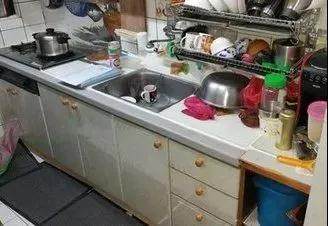 厨房脏乱差