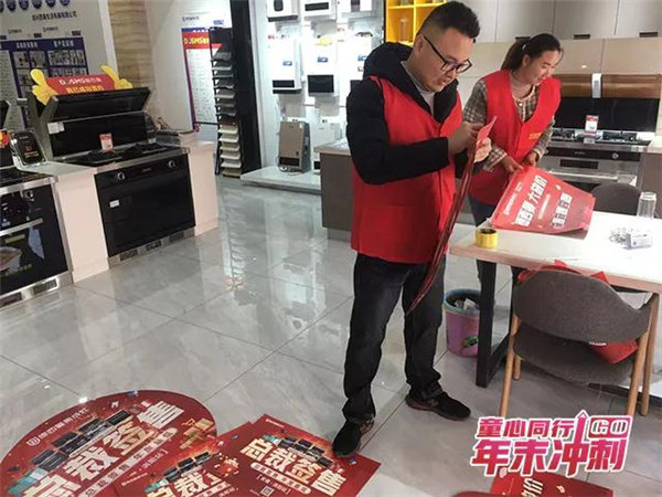 德西曼集成灶帮扶团队达到安徽涡阳专卖店
