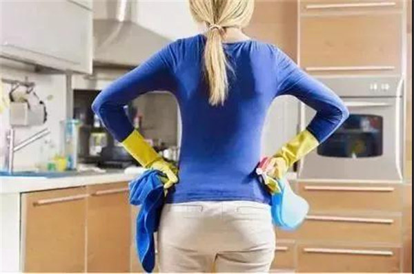 厨房大扫除之所以麻烦，还是因为日常清洁没做好。日常清洁真的如此难以坚持吗？其实随手做这些小事，就能帮你省下大扫除的时间！