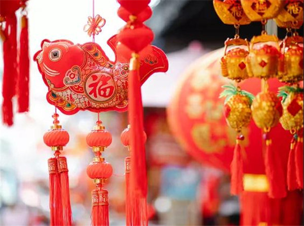 　小年,别称祭灶节、灶王节、扫尘日,是中国的传统节日，日期因地域有所不同,北方地区是腊月二十三，南方大部分地区是腊月二十四。