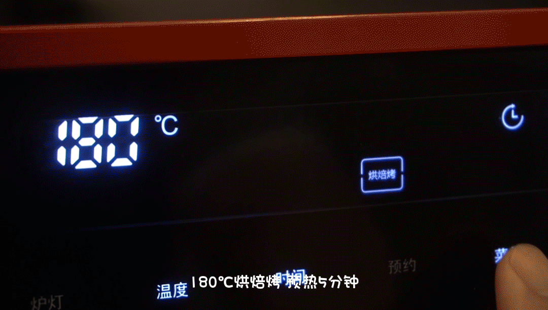 放入万事兴70L大容量蒸烤消一体集成灶